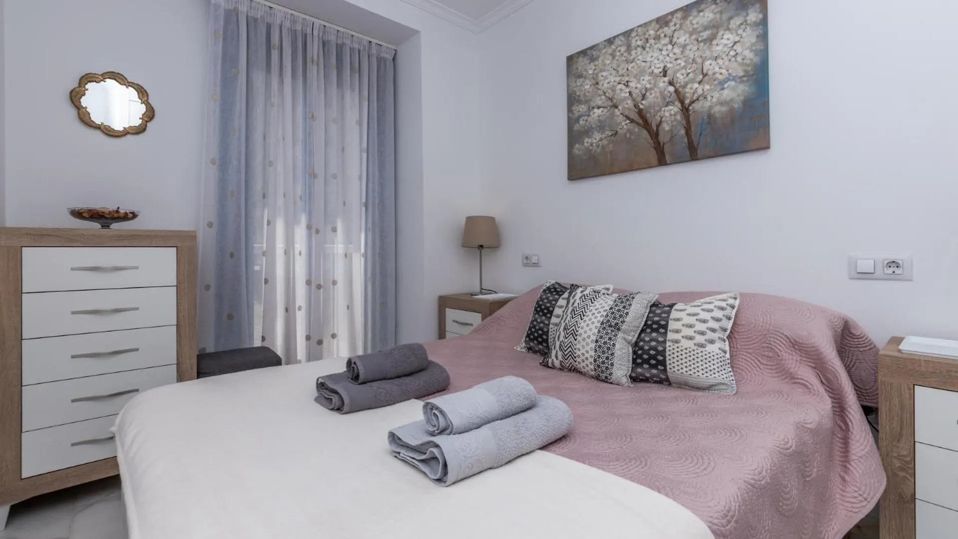 Cozy Apartment Perfect For Couples Smarttv+Wifi Fuengirola 0*,  Spain
